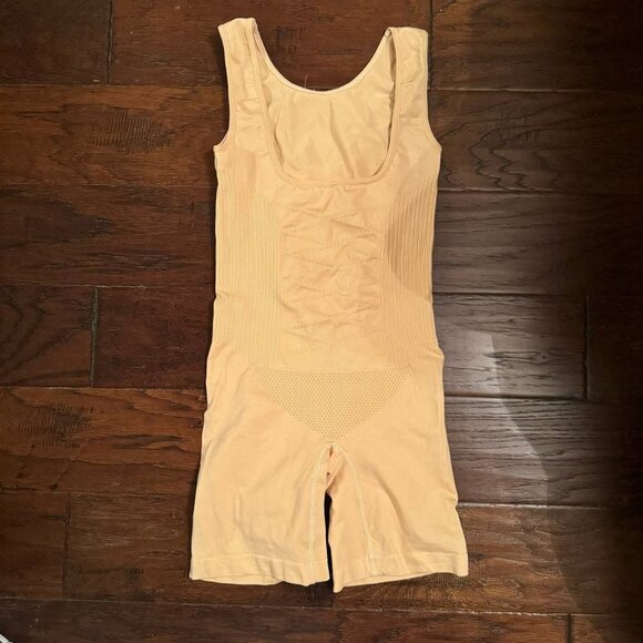 NWOT!  Body Shaper with Slimming Panels & Wide Straps in Tan - Size Small/Medium - Picture 2 of 11